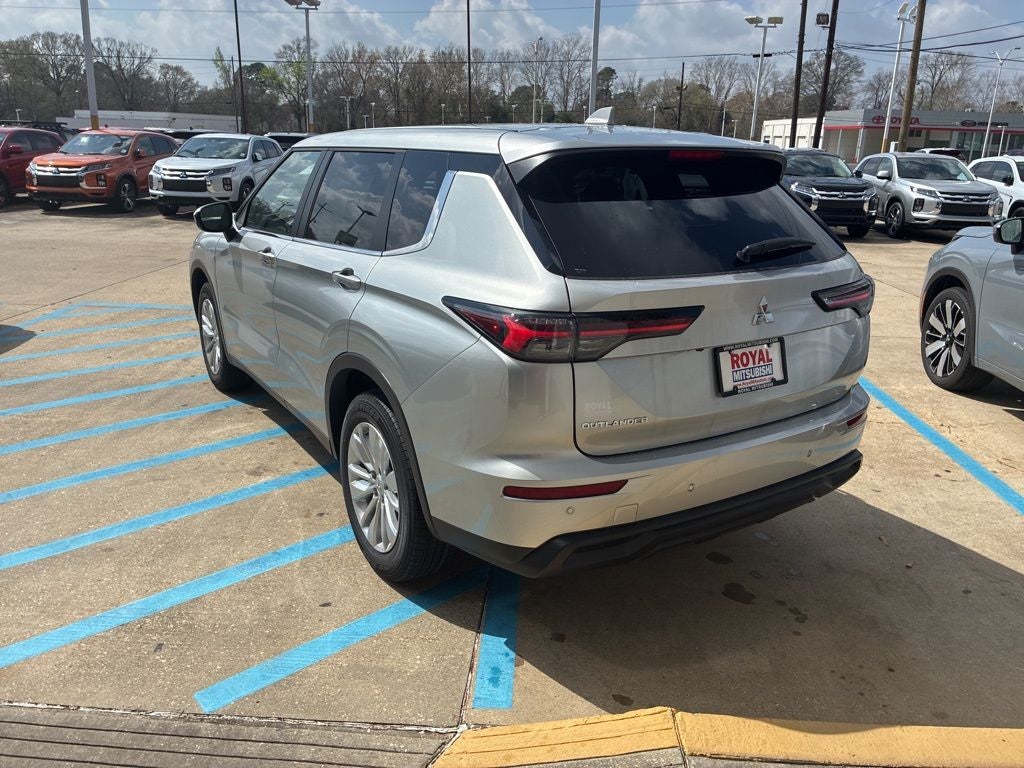 2026 Mitsubishi Outlander ES