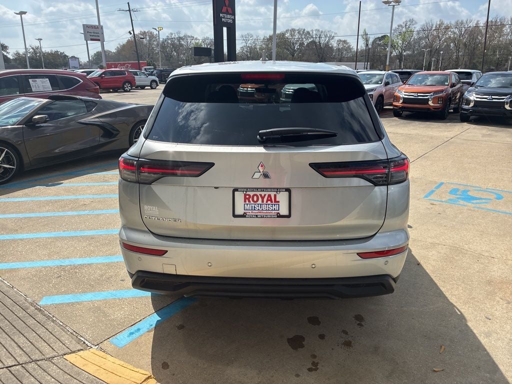 2026 Mitsubishi Outlander ES