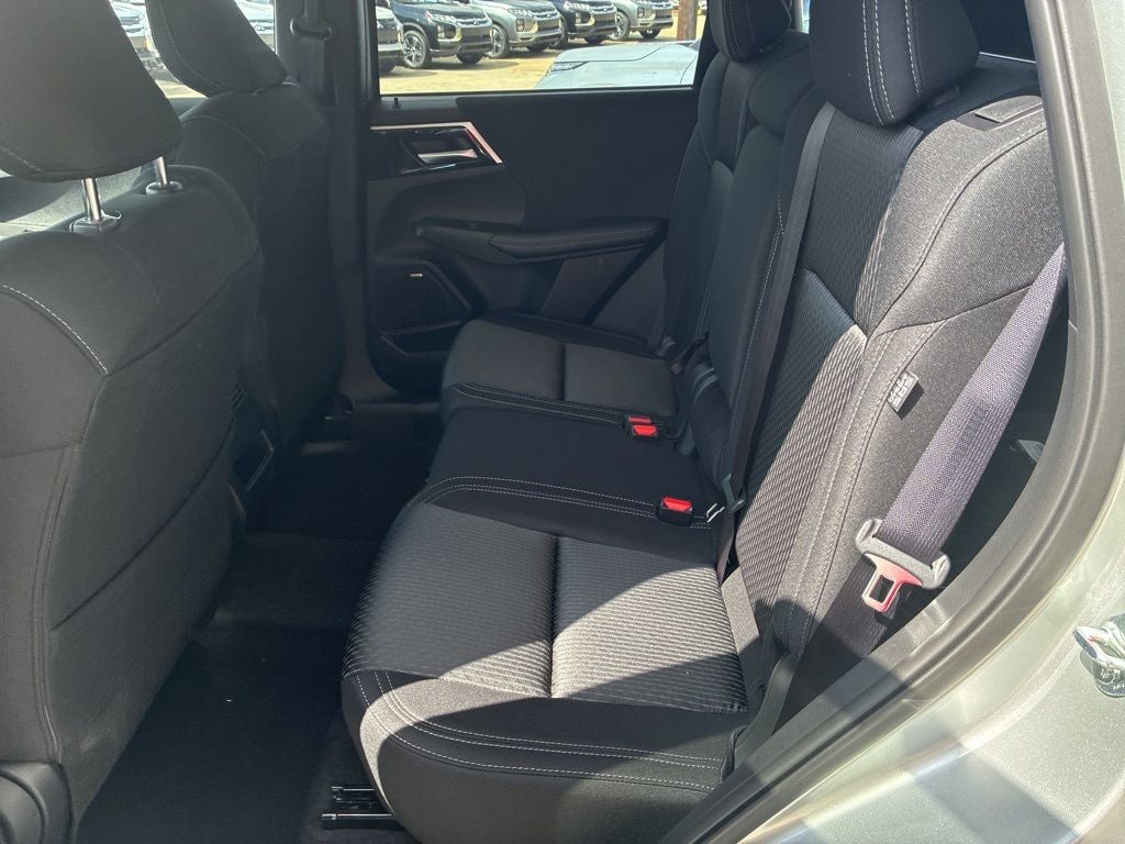 2026 Mitsubishi Outlander ES