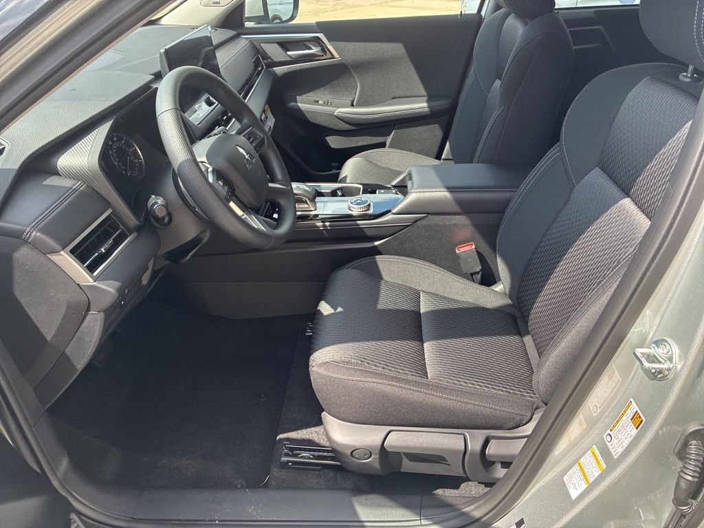 2026 Mitsubishi Outlander ES