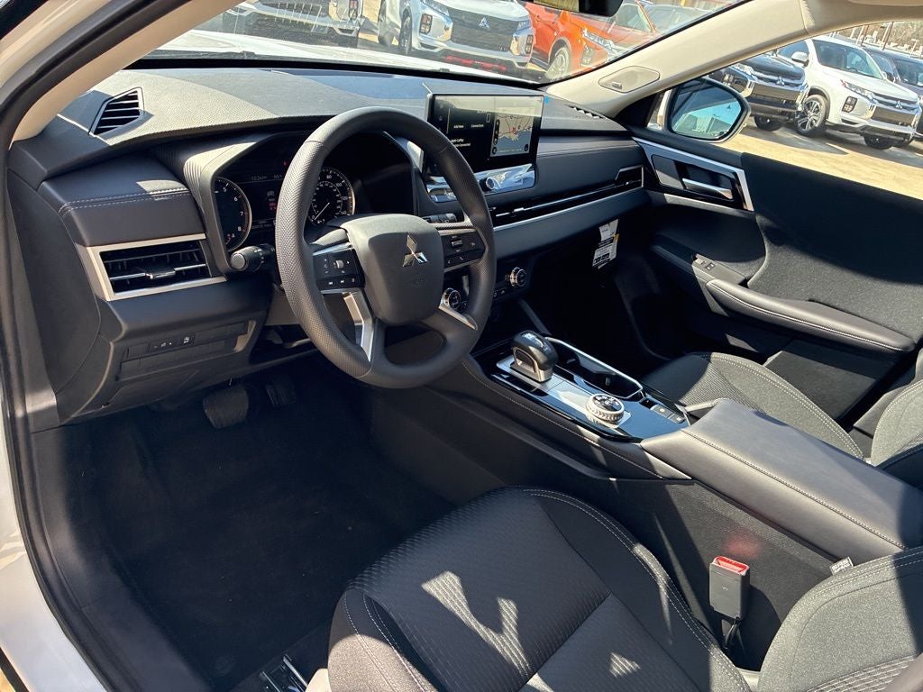 2026 Mitsubishi Outlander ES