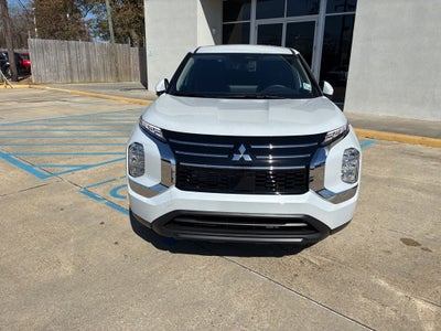 2026 Mitsubishi Outlander ES