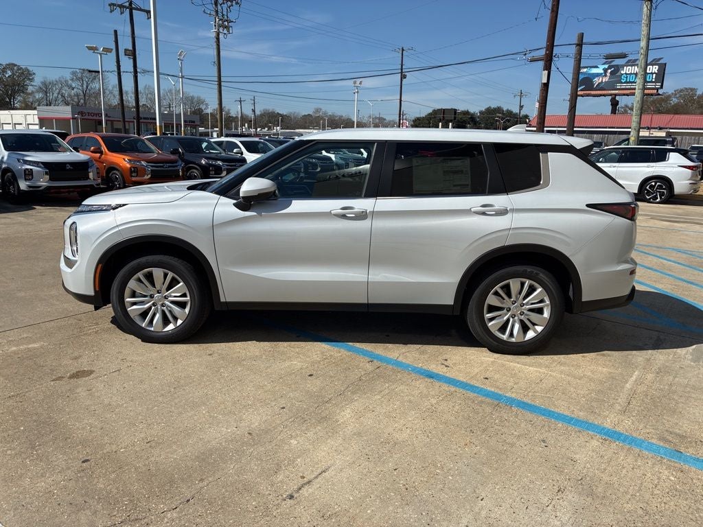 2026 Mitsubishi Outlander ES