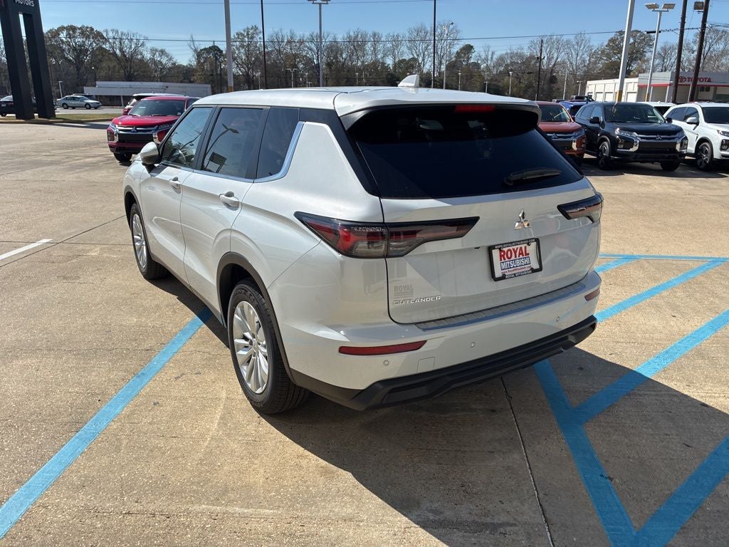 2026 Mitsubishi Outlander ES