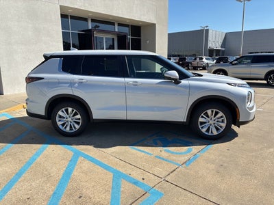 2026 Mitsubishi Outlander ES