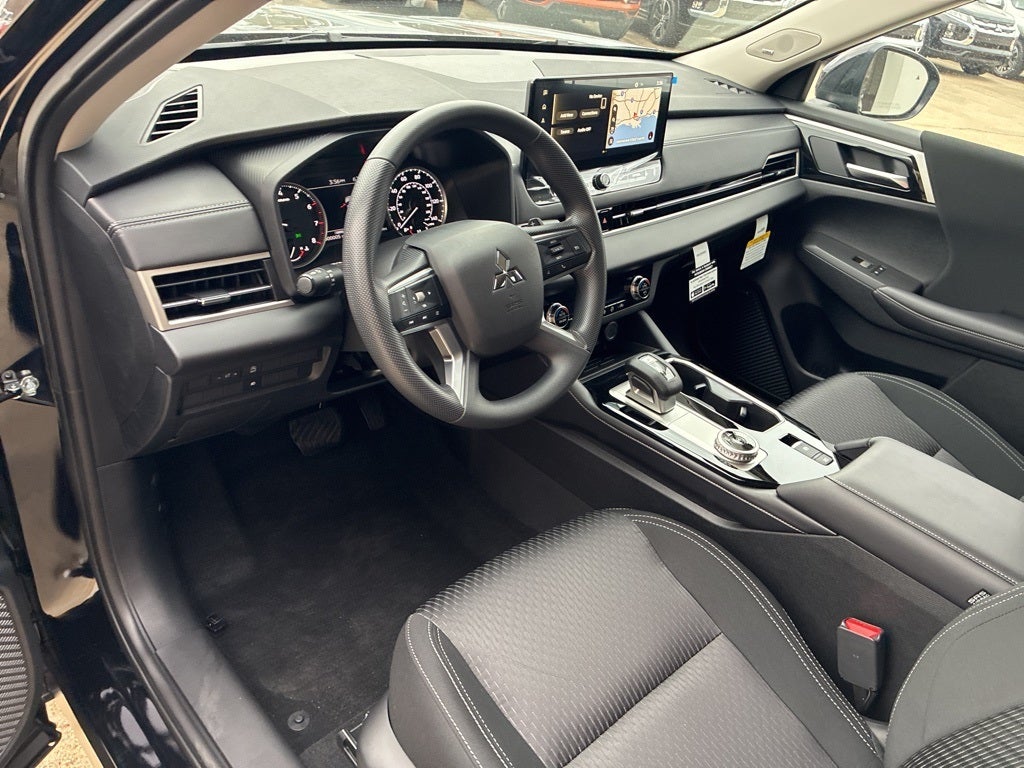 2026 Mitsubishi Outlander ES