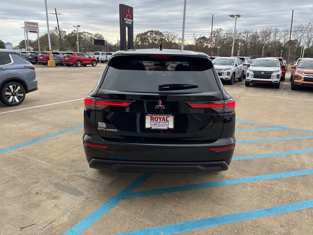 2026 Mitsubishi Outlander ES