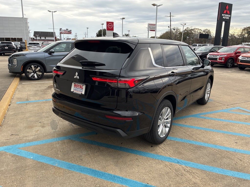 2026 Mitsubishi Outlander ES