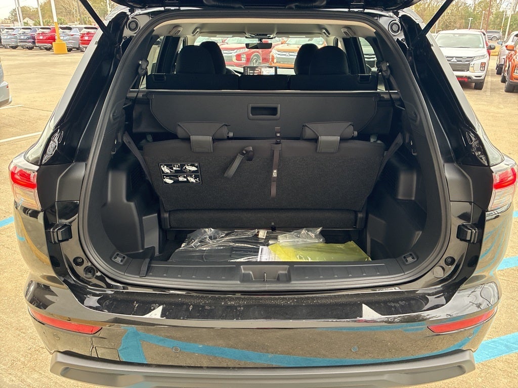 2026 Mitsubishi Outlander ES