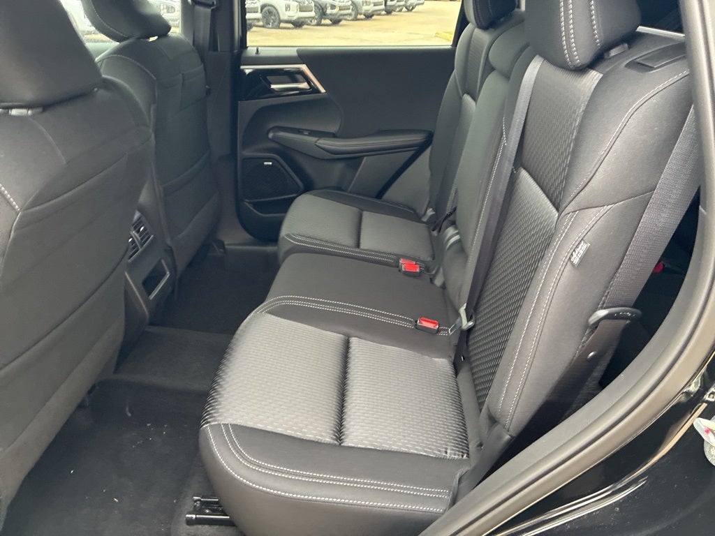 2026 Mitsubishi Outlander ES