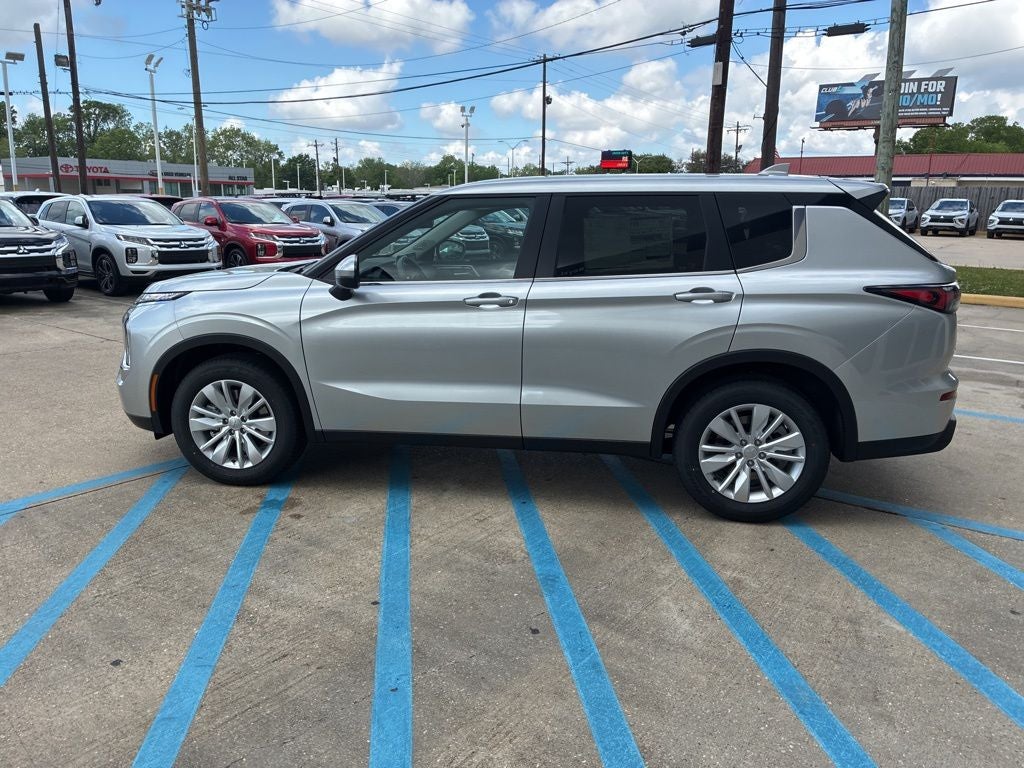 2026 Mitsubishi Outlander ES