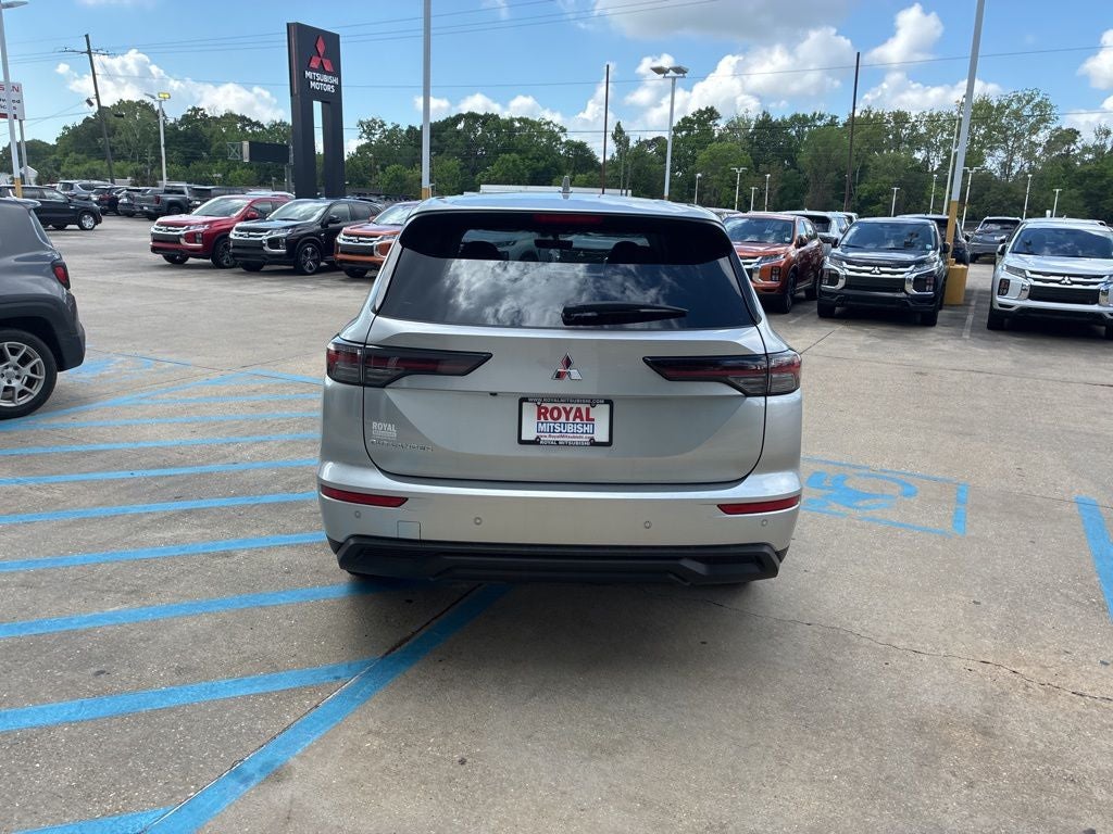 2026 Mitsubishi Outlander ES