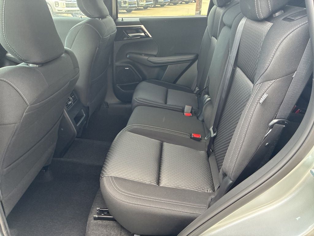 2026 Mitsubishi Outlander ES