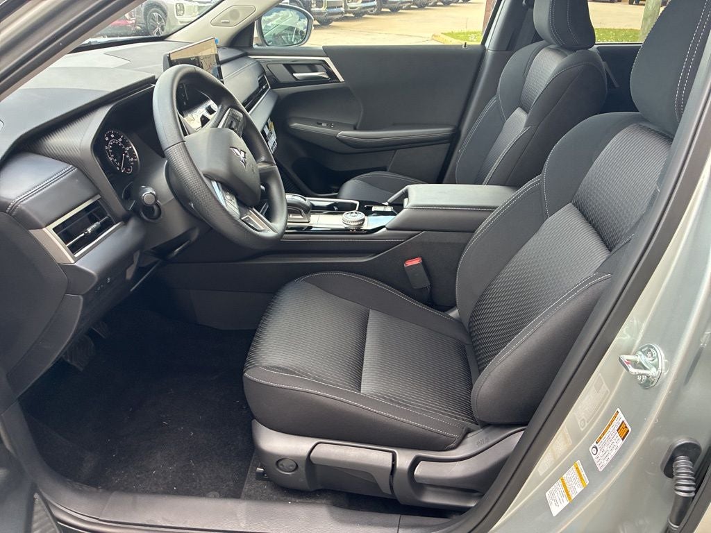 2026 Mitsubishi Outlander ES