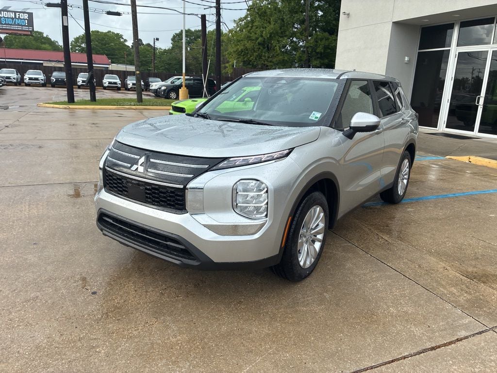 2026 Mitsubishi Outlander ES