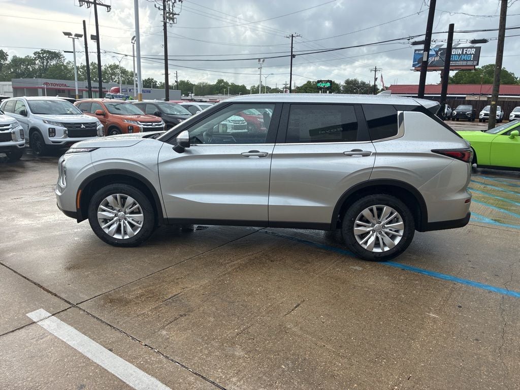 2026 Mitsubishi Outlander ES