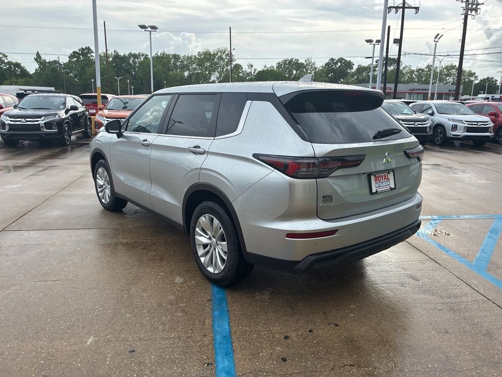 2026 Mitsubishi Outlander ES