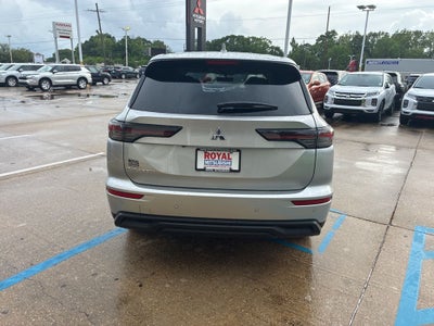 2026 Mitsubishi Outlander ES