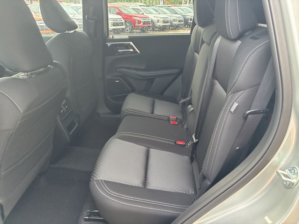 2026 Mitsubishi Outlander ES