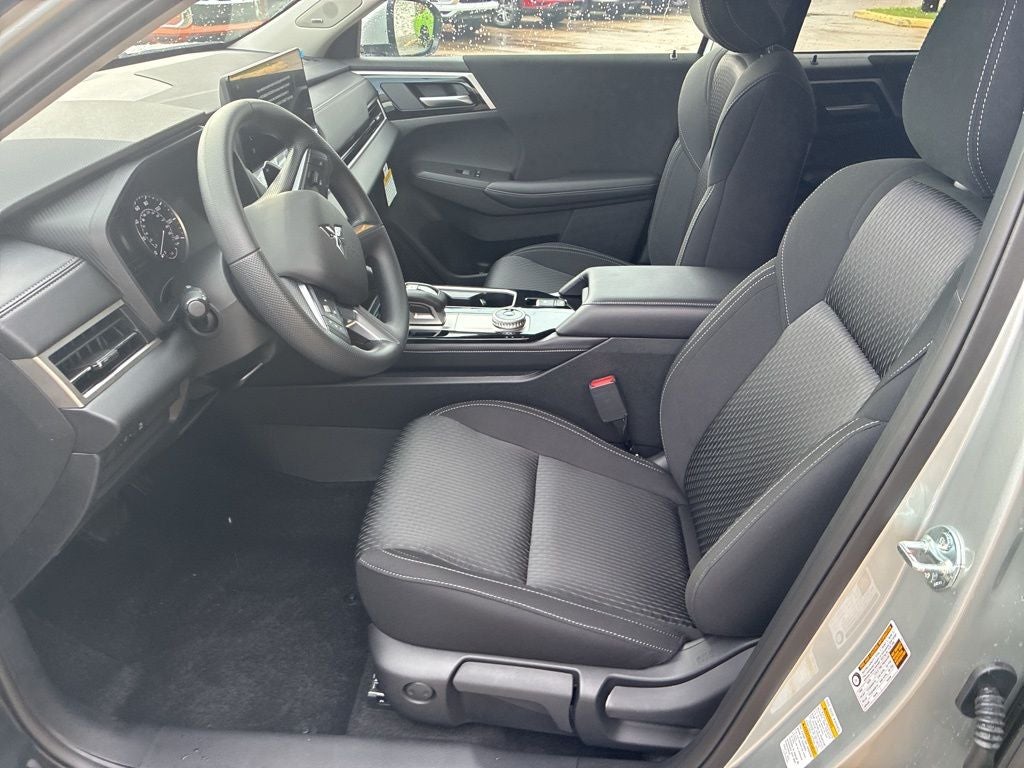 2026 Mitsubishi Outlander ES