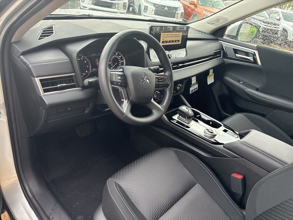 2026 Mitsubishi Outlander ES