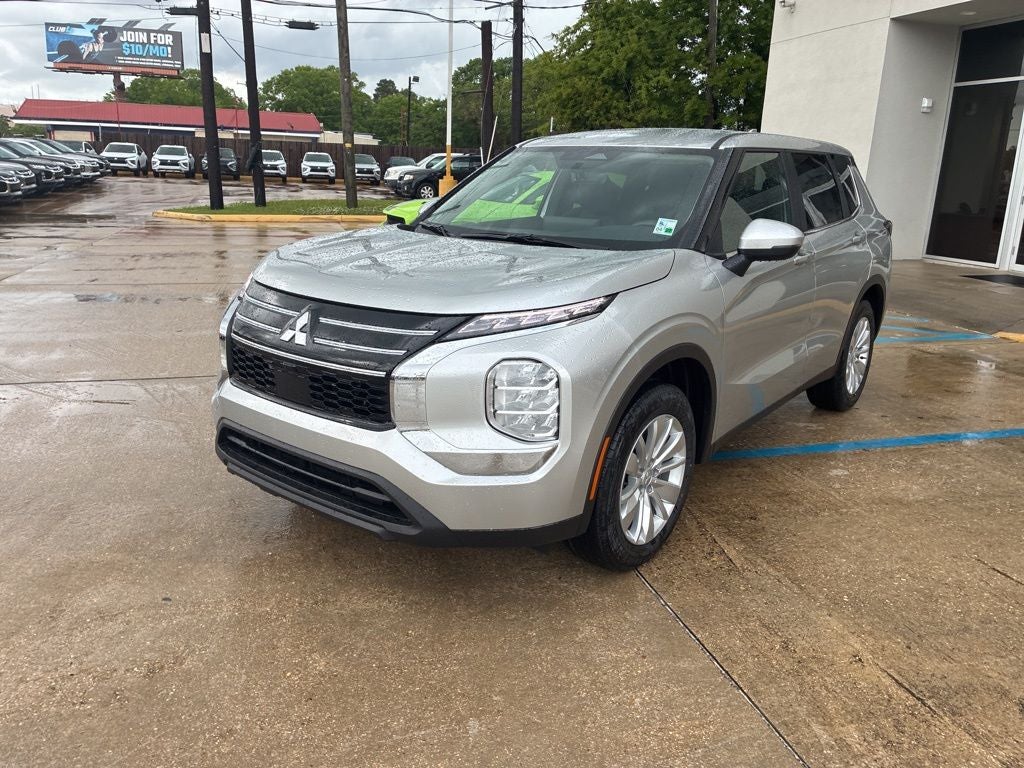 2026 Mitsubishi Outlander ES