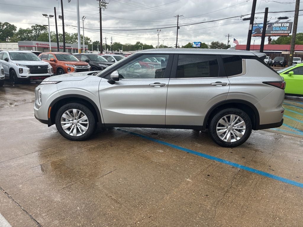 2026 Mitsubishi Outlander ES