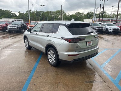 2026 Mitsubishi Outlander ES