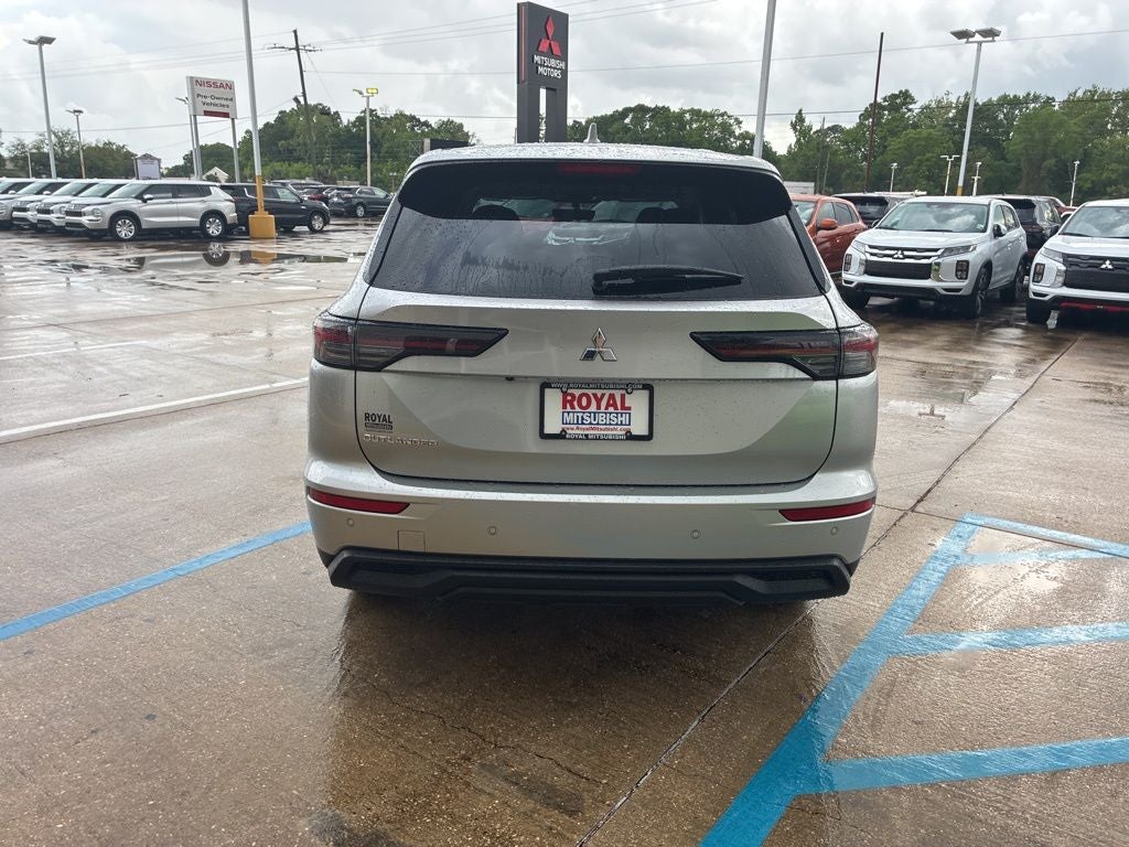 2026 Mitsubishi Outlander ES