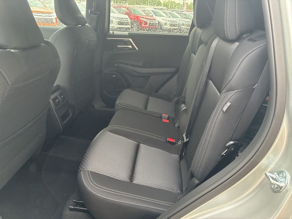 2026 Mitsubishi Outlander ES