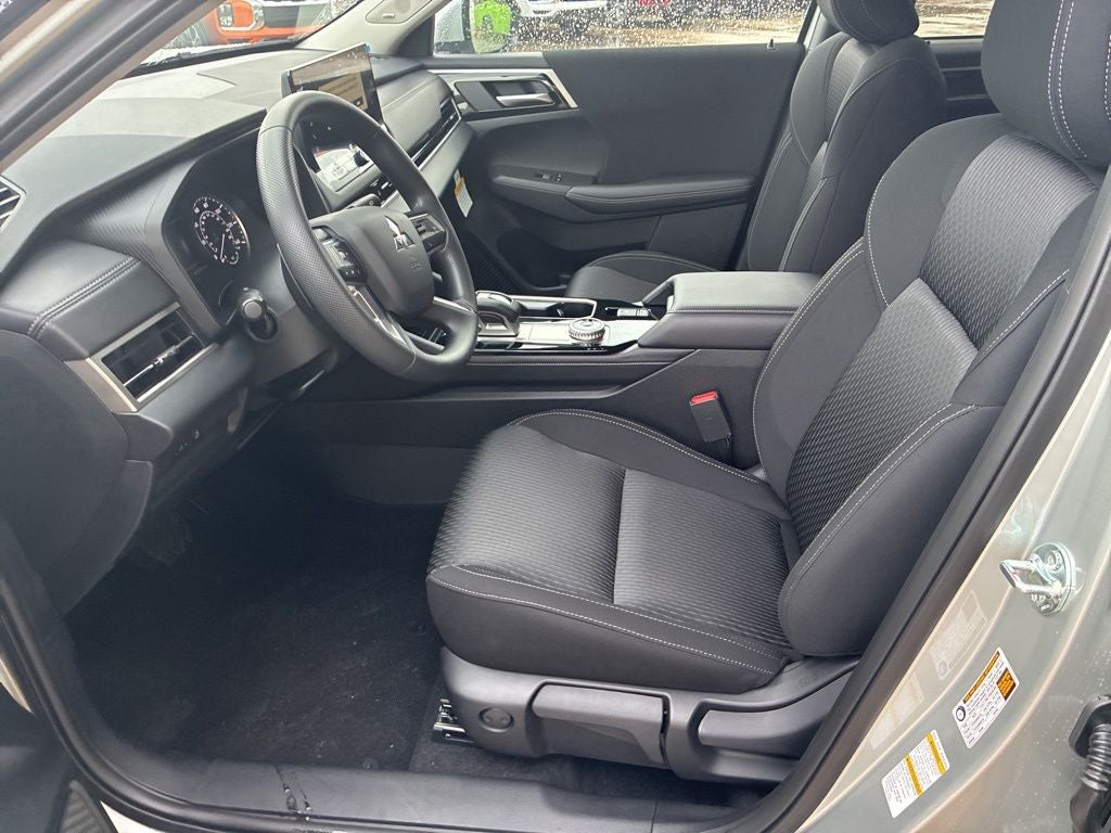 2026 Mitsubishi Outlander ES
