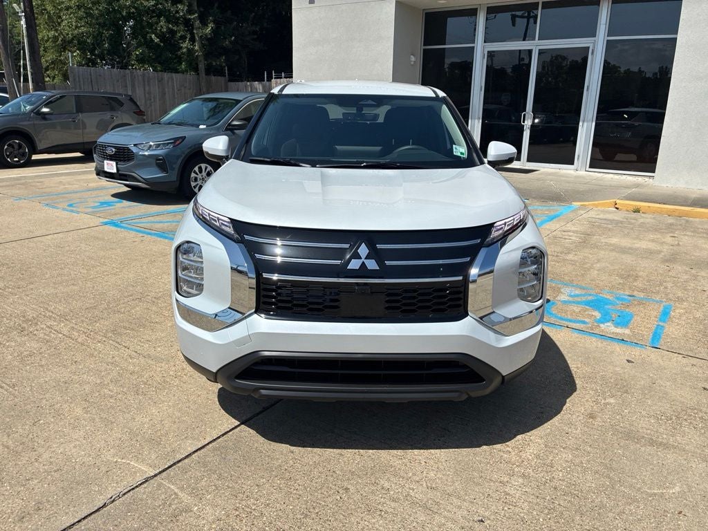 2026 Mitsubishi Outlander ES