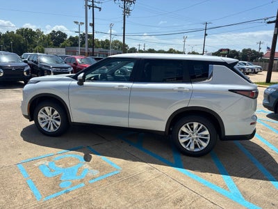 2026 Mitsubishi Outlander ES