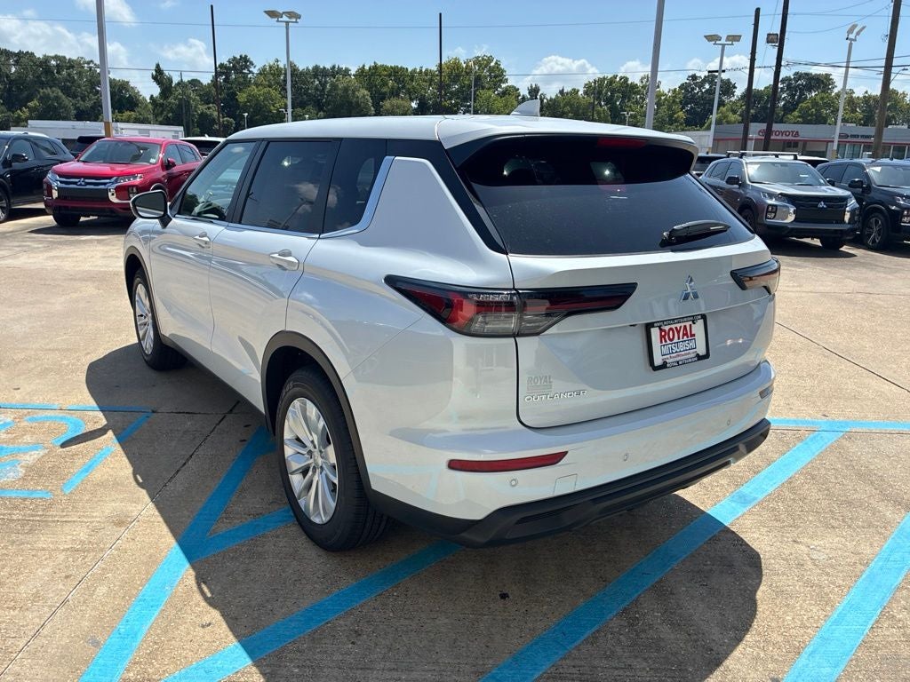 2026 Mitsubishi Outlander ES