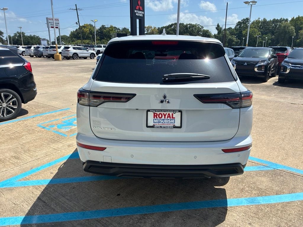 2026 Mitsubishi Outlander ES