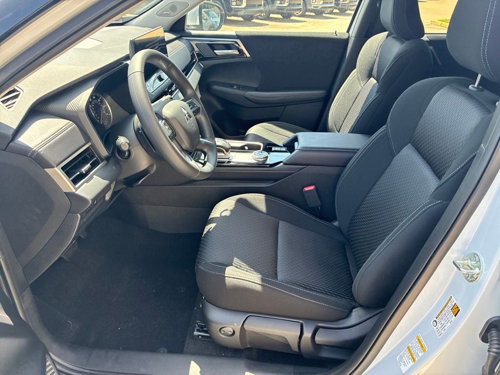 2026 Mitsubishi Outlander ES