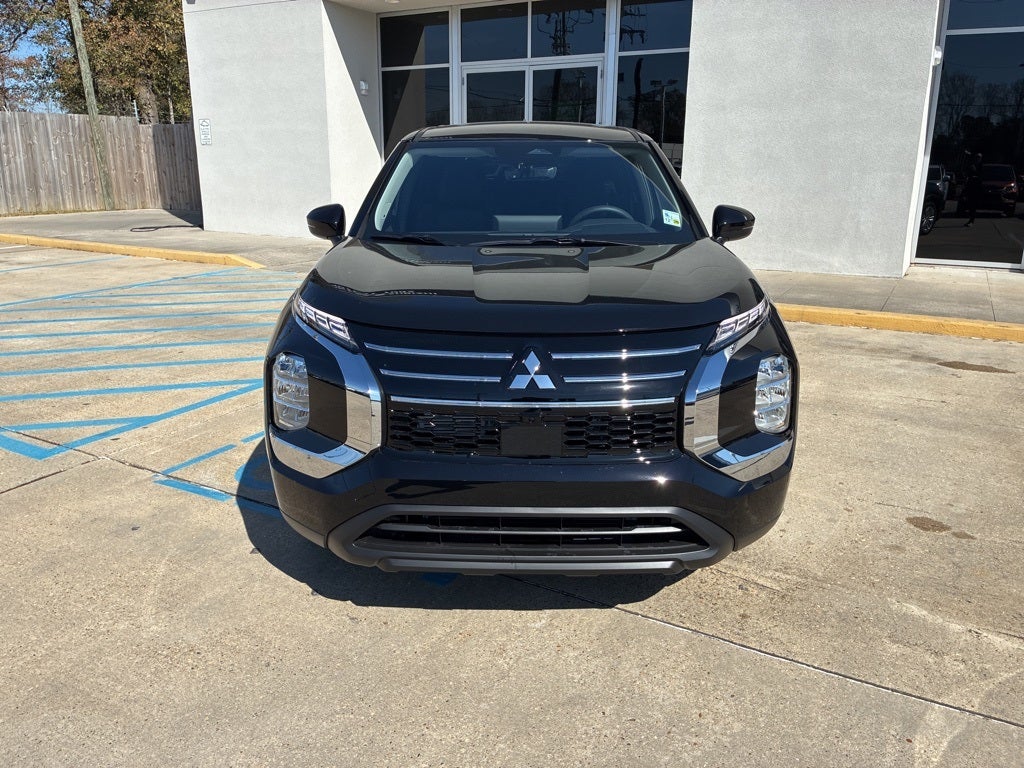 2026 Mitsubishi Outlander ES