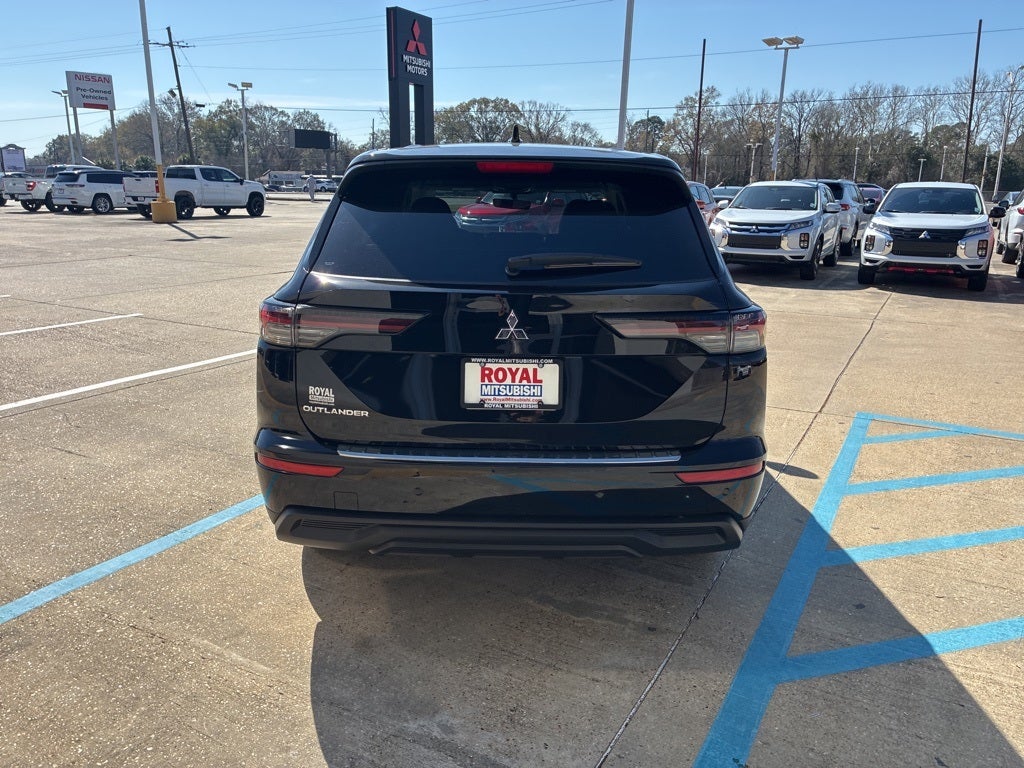 2026 Mitsubishi Outlander ES