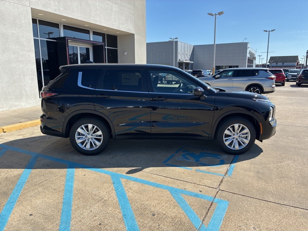 2026 Mitsubishi Outlander ES