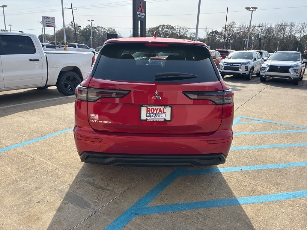 2026 Mitsubishi Outlander ES