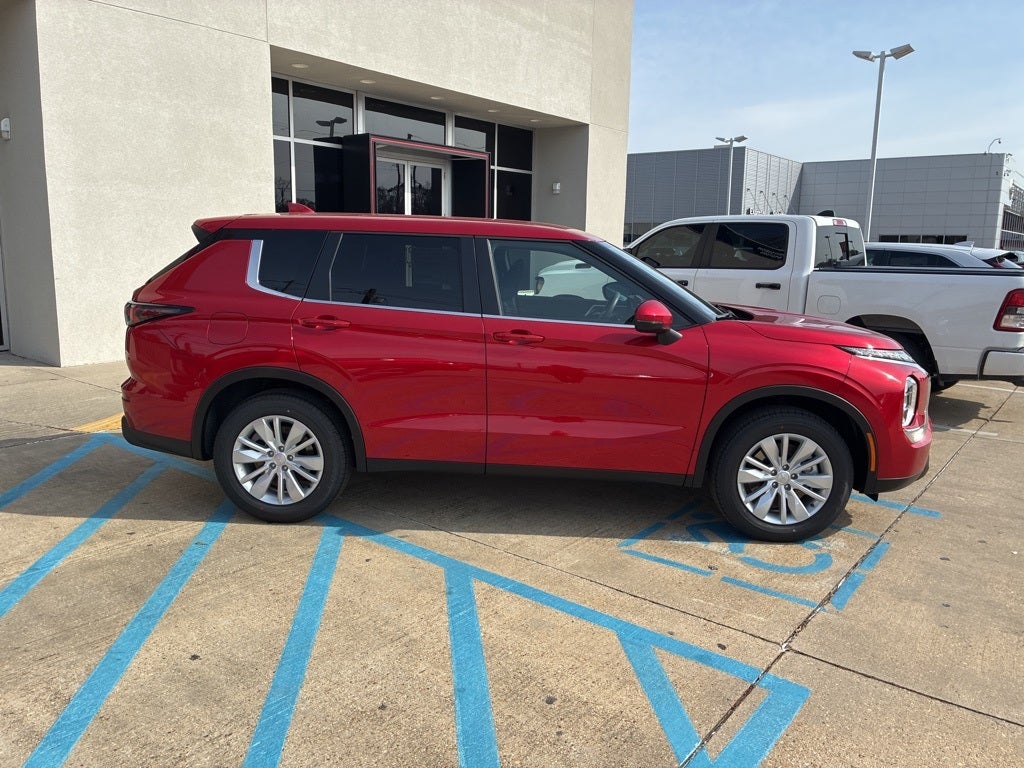 2026 Mitsubishi Outlander ES