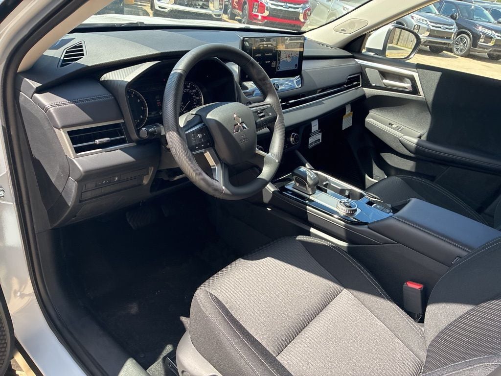 2026 Mitsubishi Outlander ES