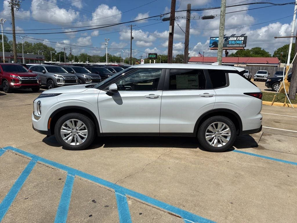 2026 Mitsubishi Outlander ES