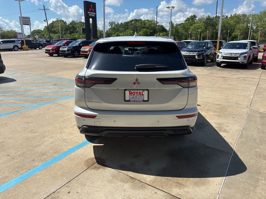 2026 Mitsubishi Outlander ES