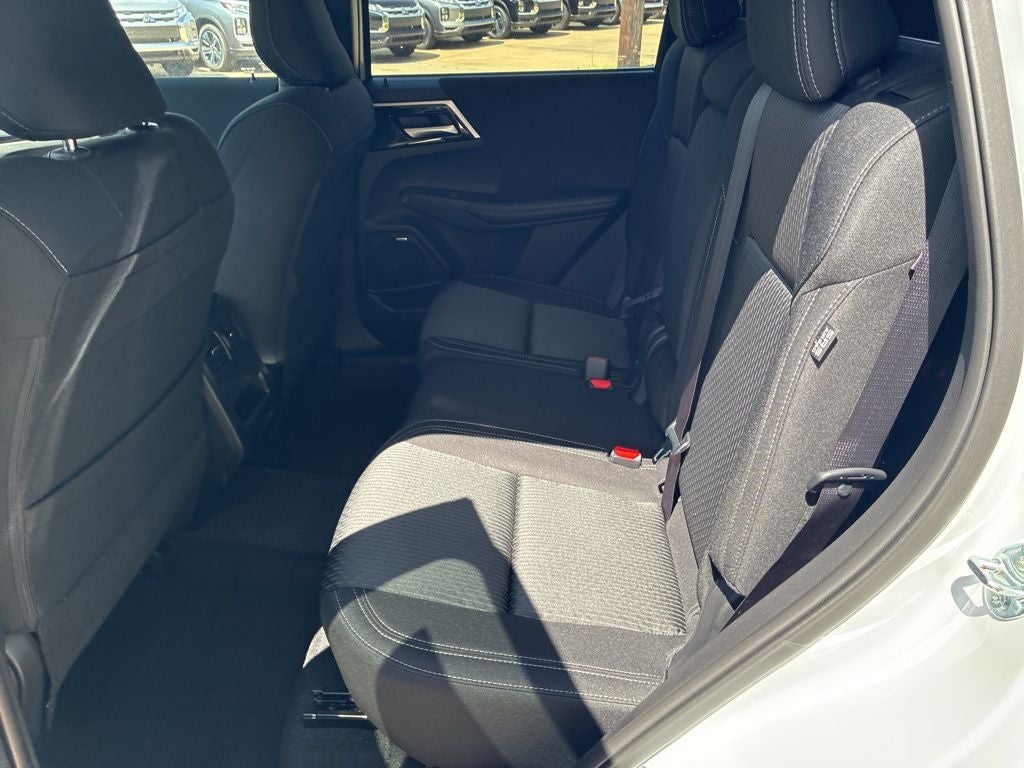 2026 Mitsubishi Outlander ES