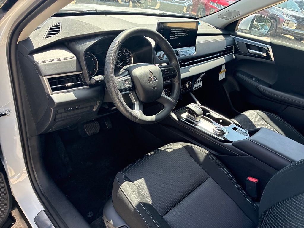 2026 Mitsubishi Outlander ES
