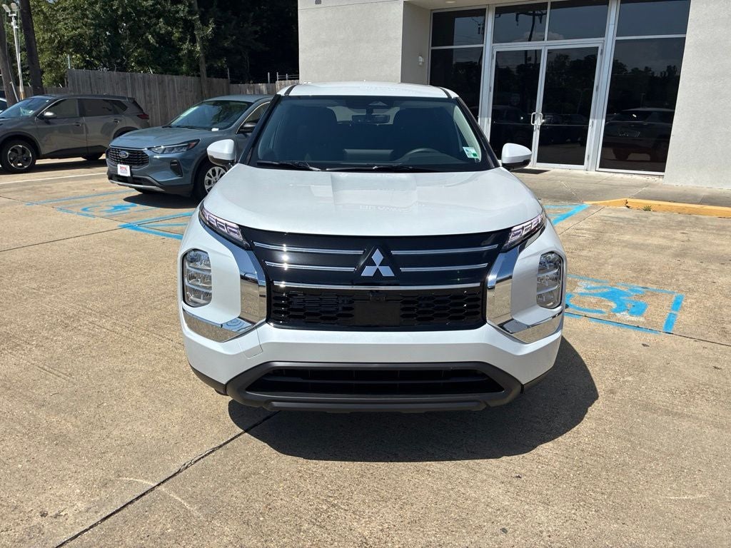 2026 Mitsubishi Outlander ES