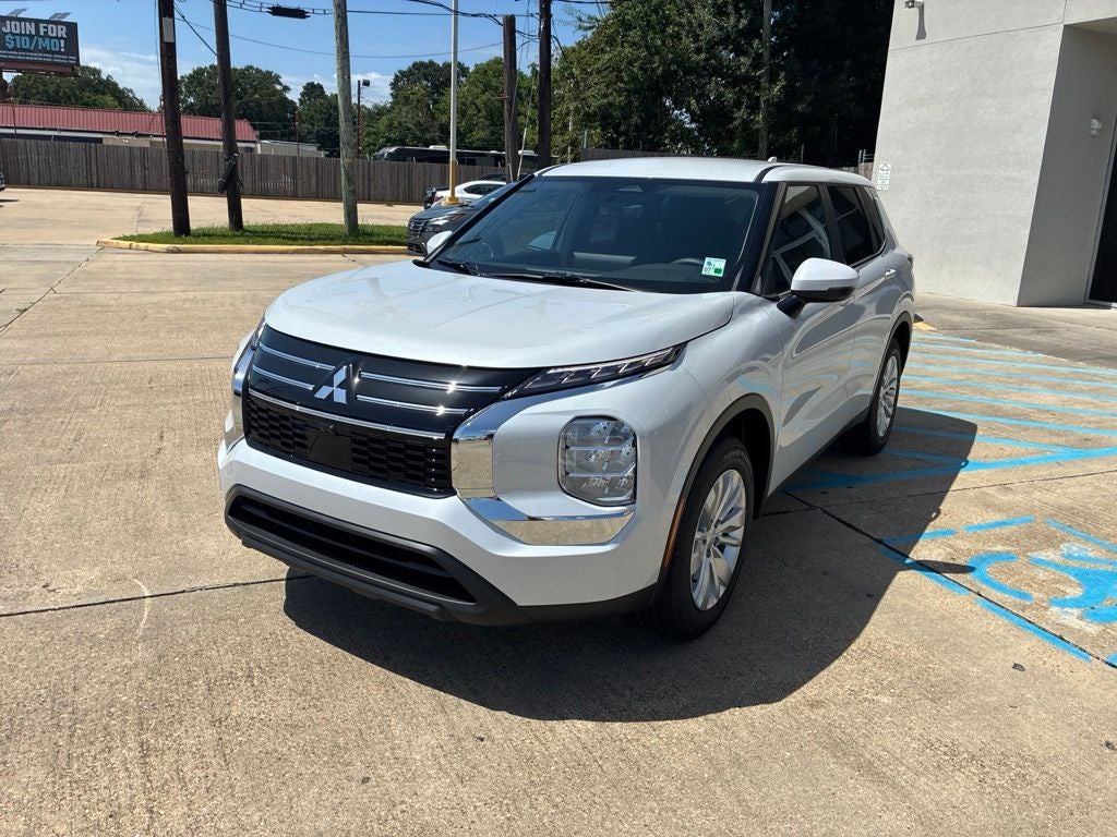 2026 Mitsubishi Outlander ES