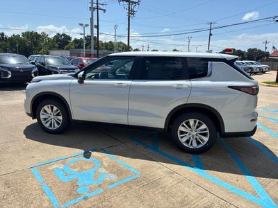 2026 Mitsubishi Outlander ES