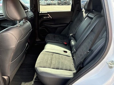 2024 Mitsubishi Outlander SE